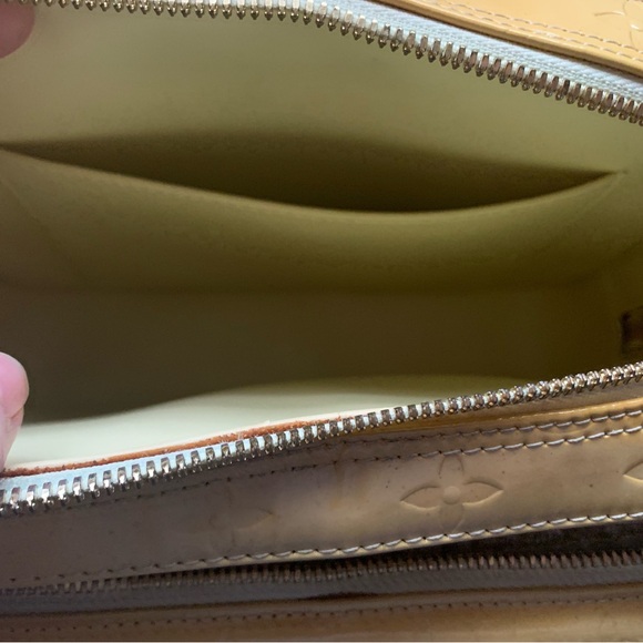 Louis Vuitton - Picture 7 of 10